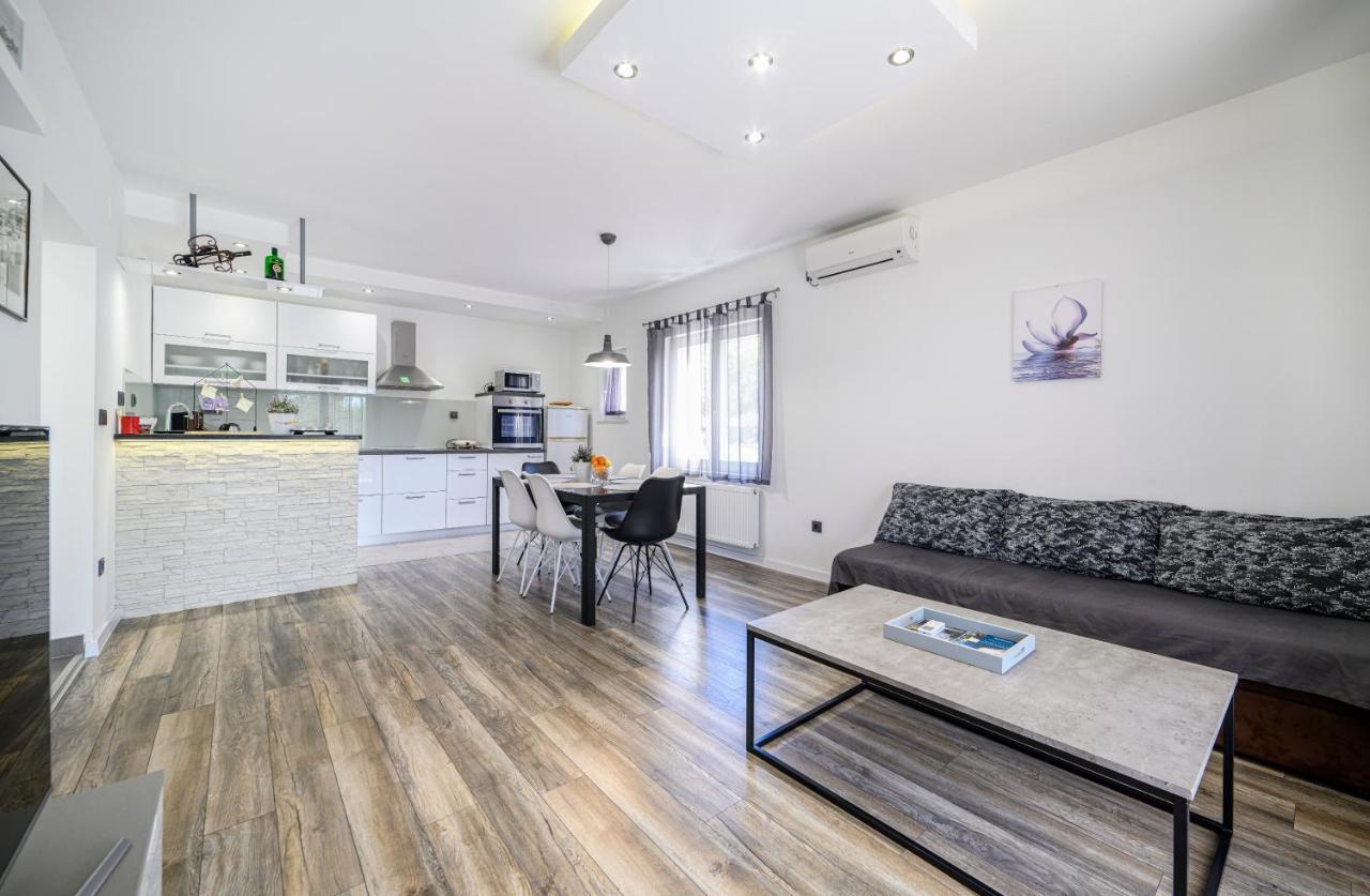 Holiday Home Rokoko 시베니크 외부 사진